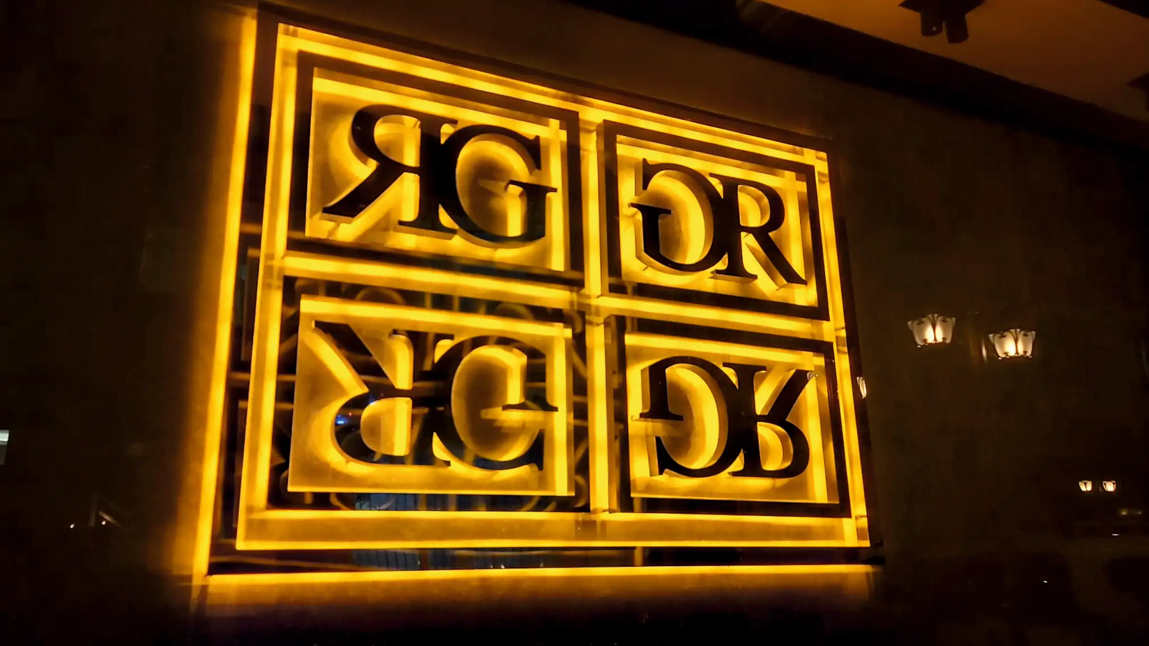 Cam Vitrin Işıklı Logo