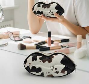 DUDAK ŞEKLİNDE MAKYAJ ÇANTASI