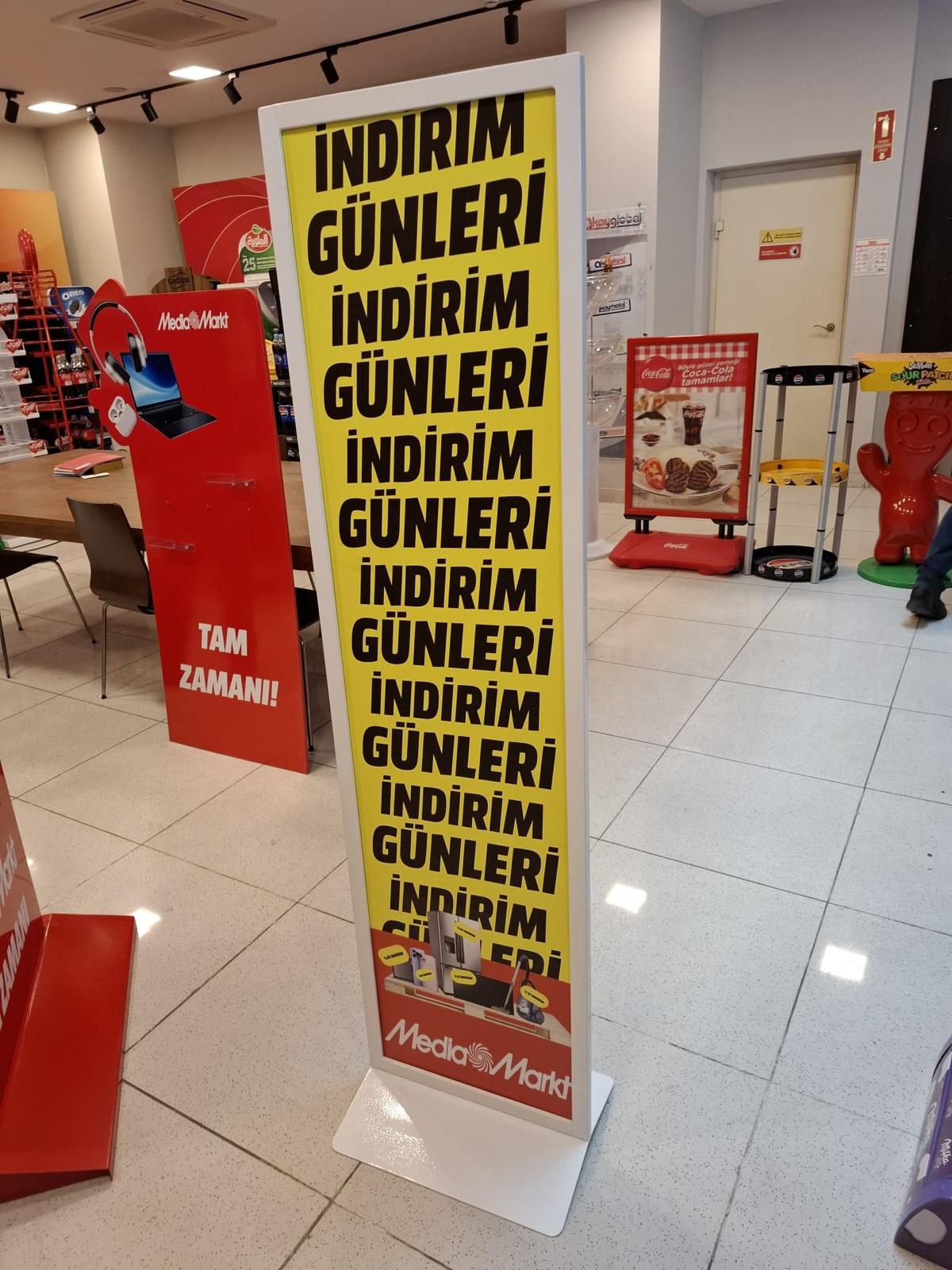 Baskılı Dikey Kampanya ve Yönlendirme Standı