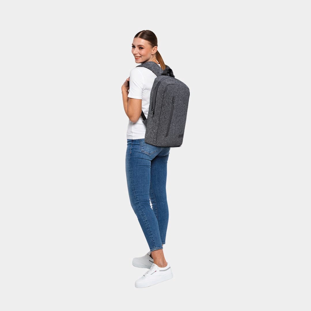 Classone WTX204G Pro 15.6 İnch Uyumlu WTXpro Su Geçirmez Kumaş, Su Geçirmez Fermuar, Geri Dönüştürülmüş Kumaş, Macbook , Laptop , Notebook Sırt Çantası –gri