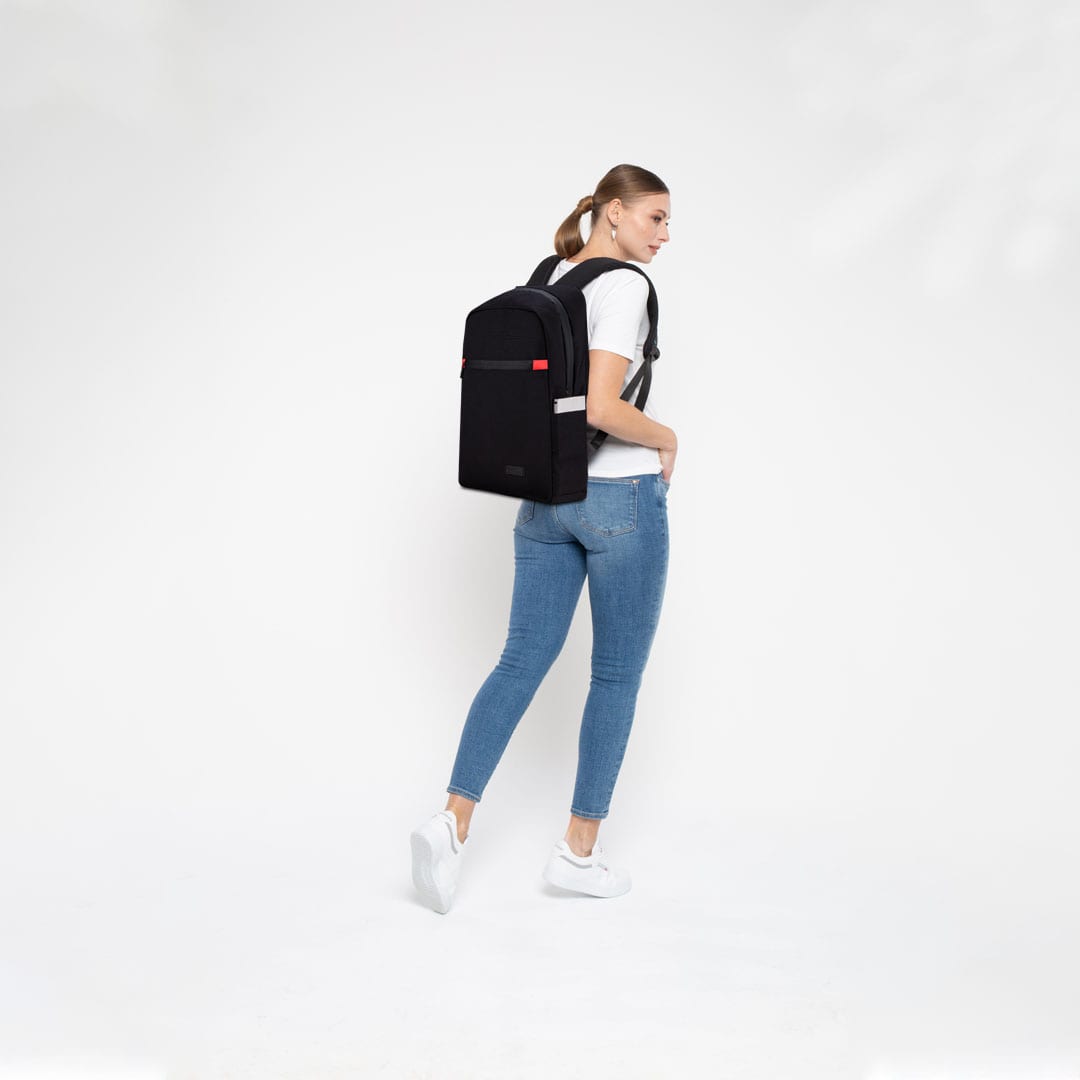 Classone WTX300SK Pro 15.6 İnch Uyumlu WTXpro Su Geçirmez Kumaş, Su Geçirmez Fermuar, Macbook , Laptop , Notebook Sırt Çantası –siyah/kırmızı