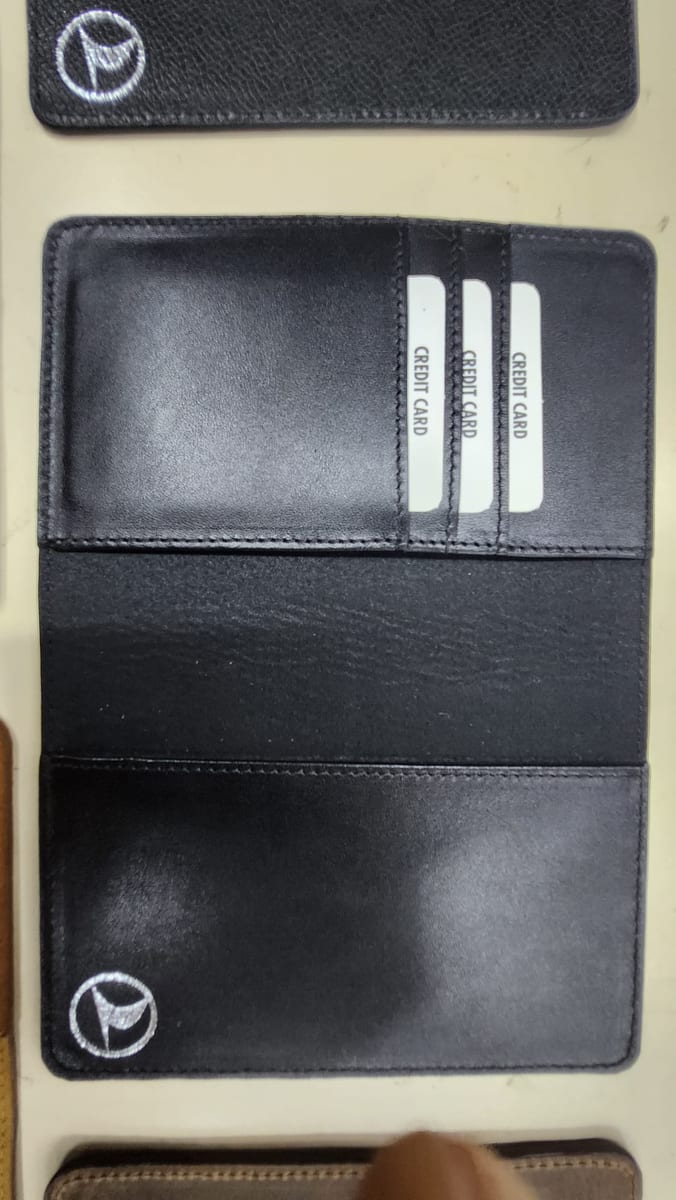 Logo Baskılı Siyah Deri Pasaportluk