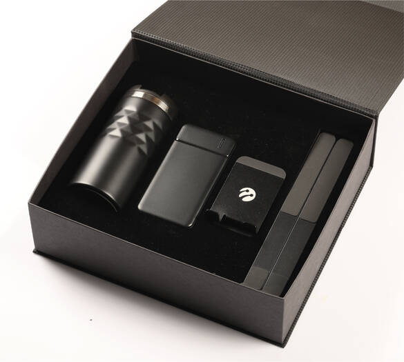 Prizma Termos, Powerbank, Telefon Standı, Laptop Yükseltici Seti Siyah